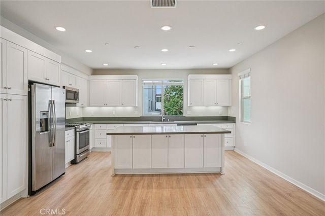 143 Frame, Irvine, CA 92618