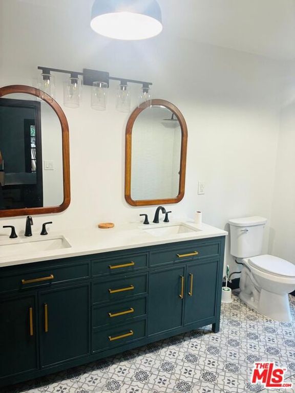 Image 11 of property listing at 8718 Crescent Drive, Los Angeles, CA 90046