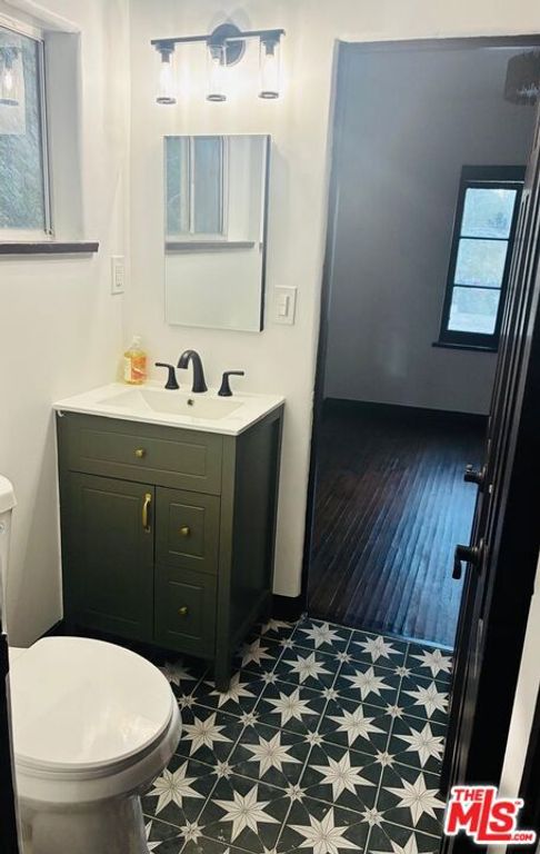 Image 12 of property listing at 8718 Crescent Drive, Los Angeles, CA 90046