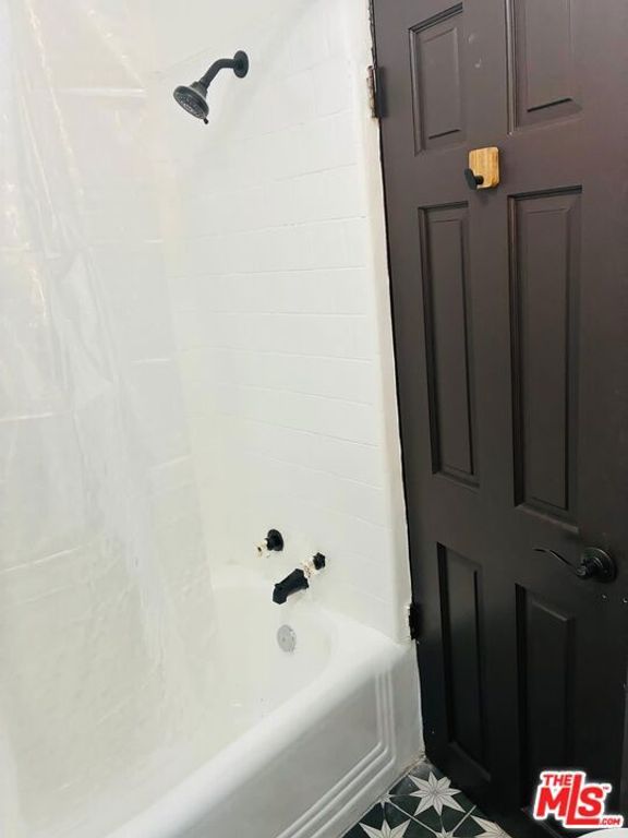 Image 15 of property listing at 8718 Crescent Drive, Los Angeles, CA 90046