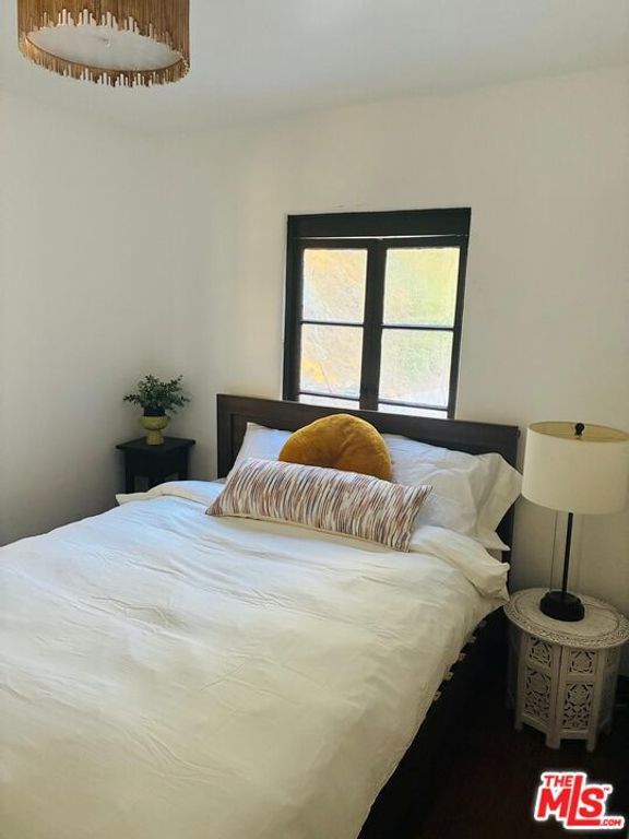 Image 16 of property listing at 8718 Crescent Drive, Los Angeles, CA 90046