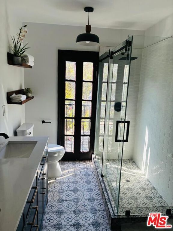 Image 18 of property listing at 8718 Crescent Drive, Los Angeles, CA 90046