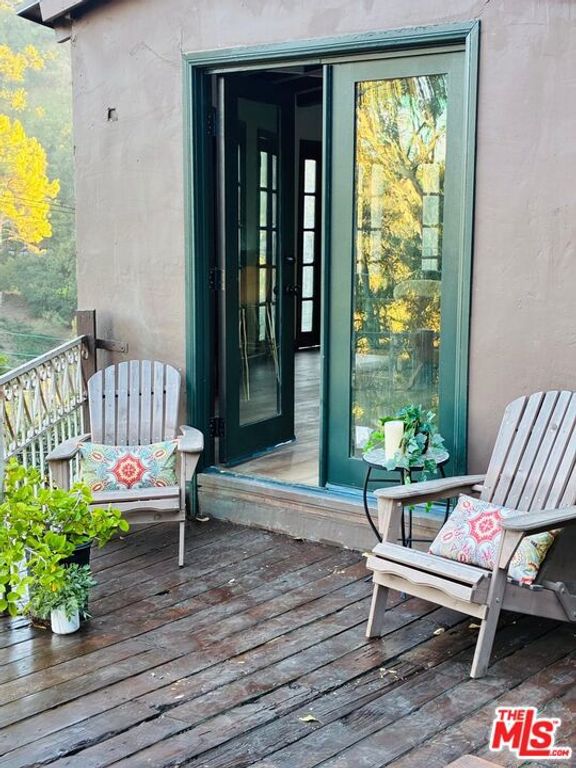 Image 3 of property listing at 8718 Crescent Drive, Los Angeles, CA 90046