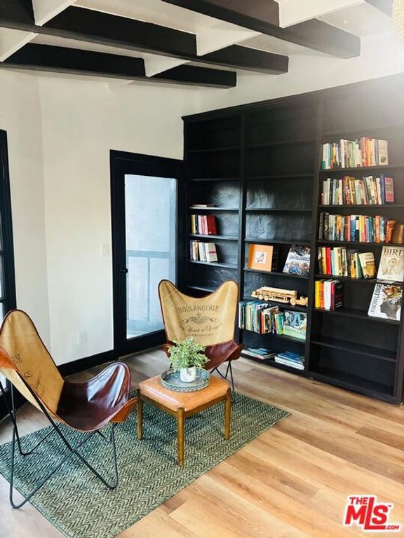 Image 6 of property listing at 8718 Crescent Drive, Los Angeles, CA 90046