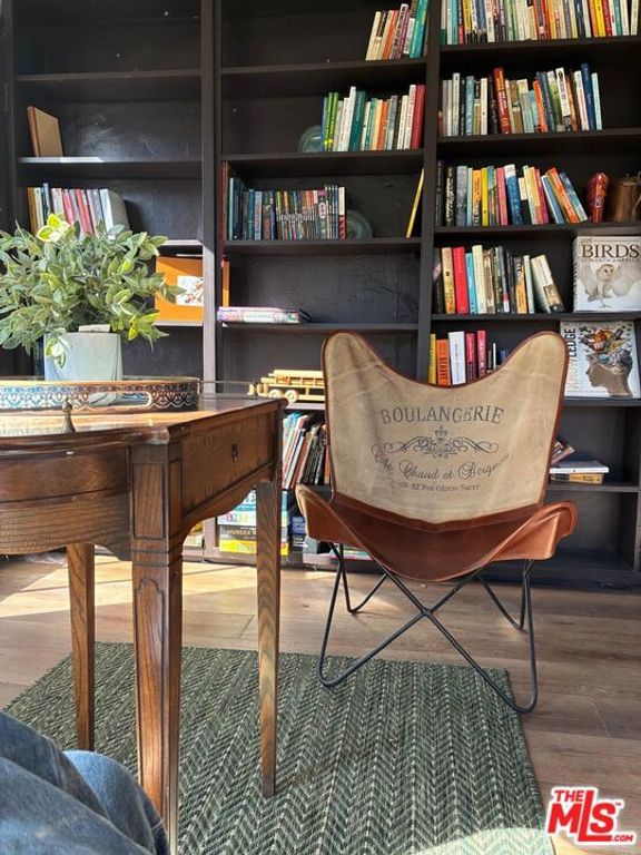 Image 7 of property listing at 8718 Crescent Drive, Los Angeles, CA 90046