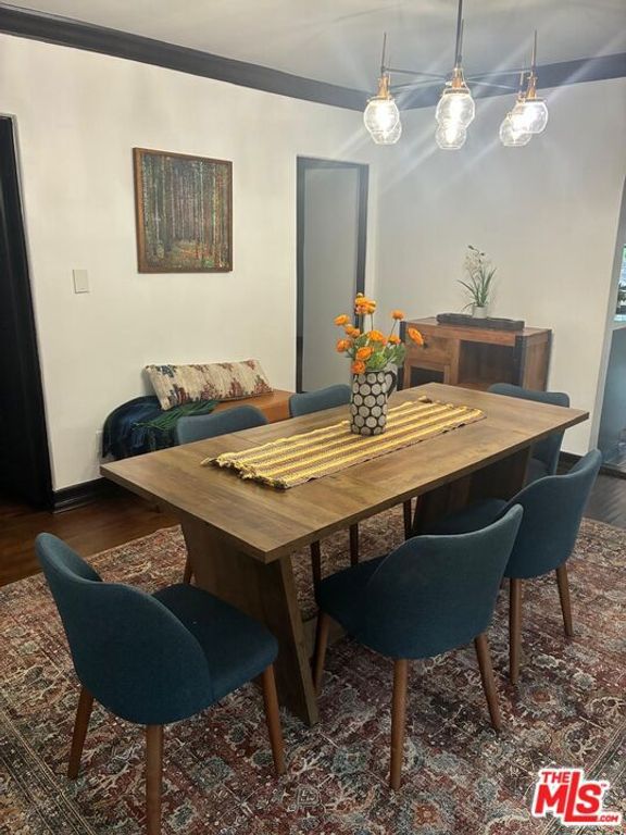 Image 8 of property listing at 8718 Crescent Drive, Los Angeles, CA 90046