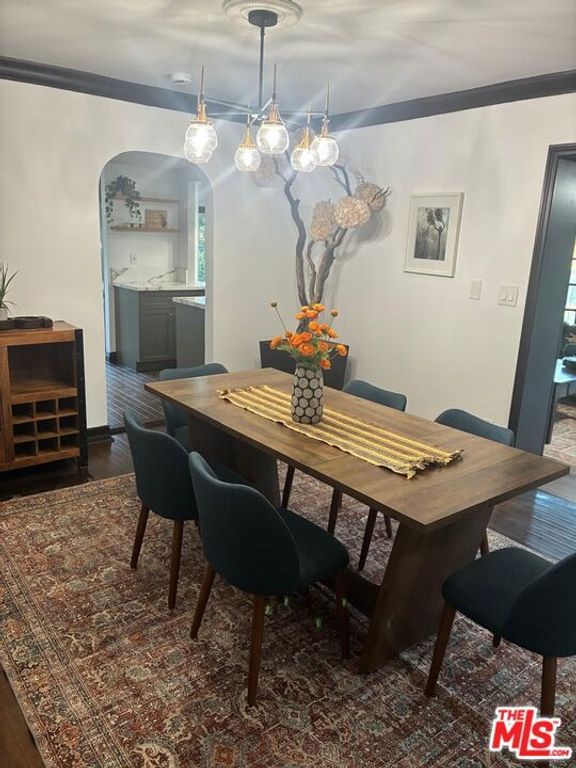 Image 9 of property listing at 8718 Crescent Drive, Los Angeles, CA 90046