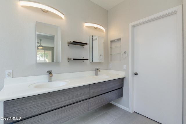155 E LIBERTY Lane, Gilbert, AZ 85296