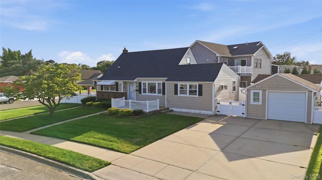 790 Woodside Drive, Wantagh, NY 11793