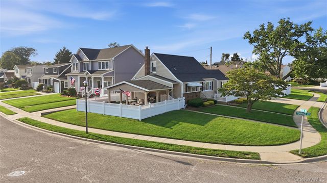 790 Woodside Drive, Wantagh, NY 11793