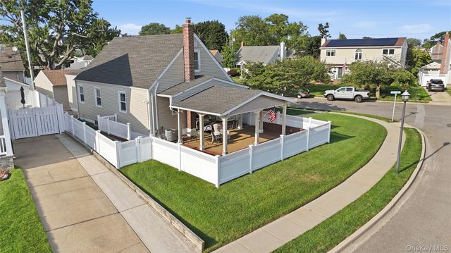 790 Woodside Drive, Wantagh, NY 11793