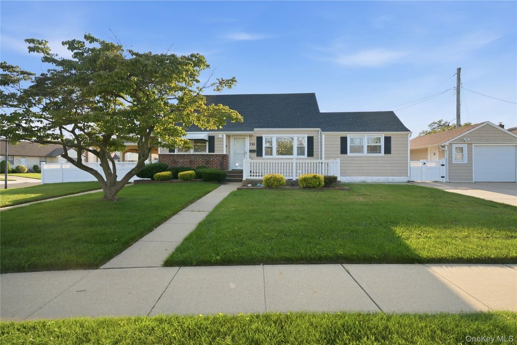 790 Woodside Drive, Wantagh, NY 11793