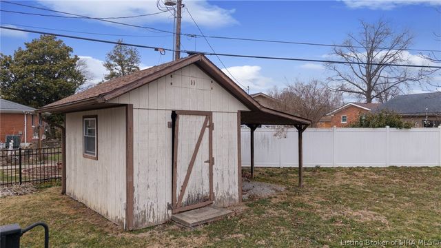 638 Georgian Avenue, Sellersburg, IN 47172