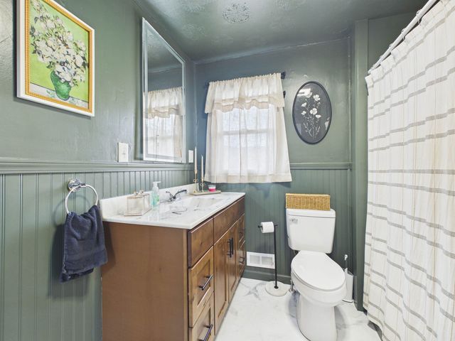 1414 W Main St, Milton, WV 25541