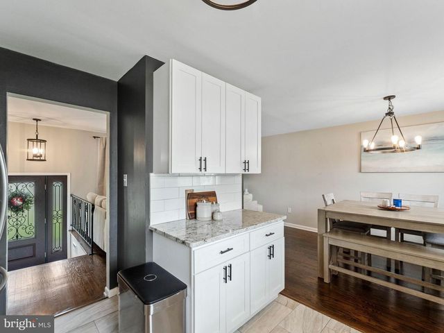 52 LONGWOOD DR, Stratford, NJ 08084