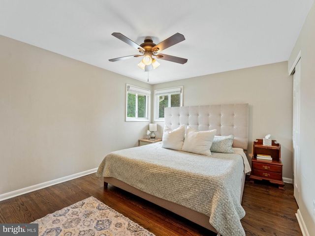 52 LONGWOOD DR, Stratford, NJ 08084