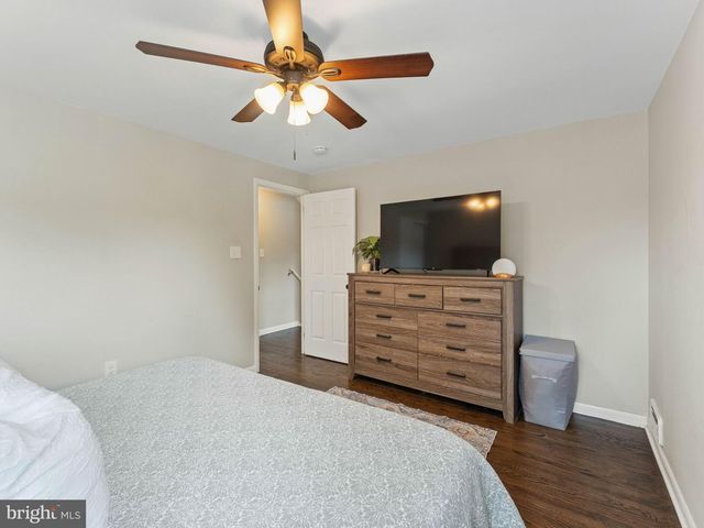 52 LONGWOOD DR, Stratford, NJ 08084