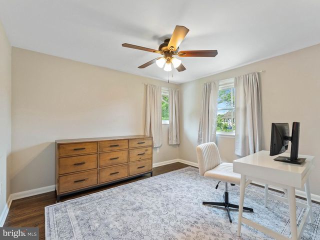 52 LONGWOOD DR, Stratford, NJ 08084