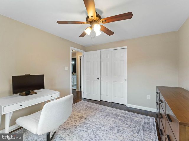 52 LONGWOOD DR, Stratford, NJ 08084