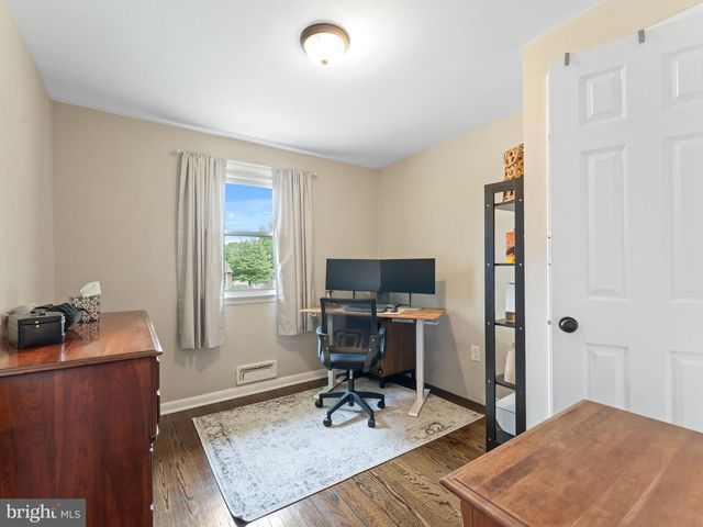52 LONGWOOD DR, Stratford, NJ 08084