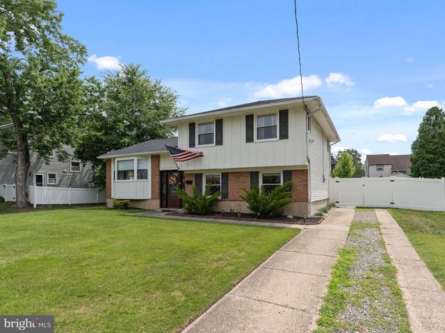 52 LONGWOOD DR, Stratford, NJ 08084