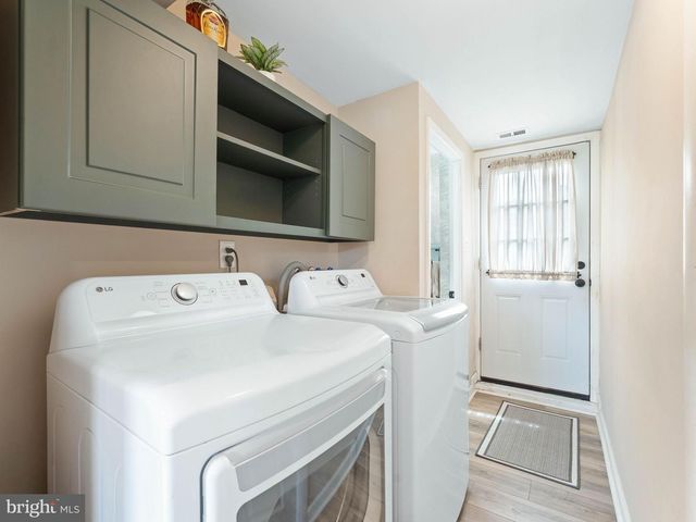 52 LONGWOOD DR, Stratford, NJ 08084