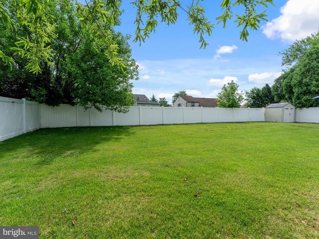 52 LONGWOOD DR, Stratford, NJ 08084