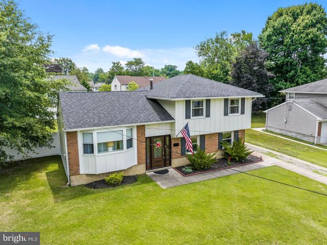 52 LONGWOOD DR, Stratford, NJ 08084