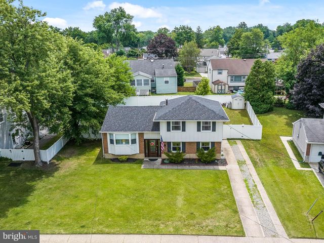 52 LONGWOOD DR, Stratford, NJ 08084