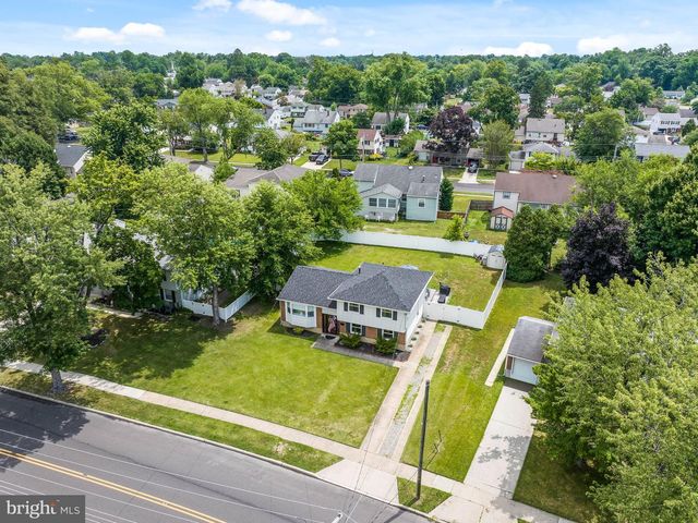 52 LONGWOOD DR, Stratford, NJ 08084