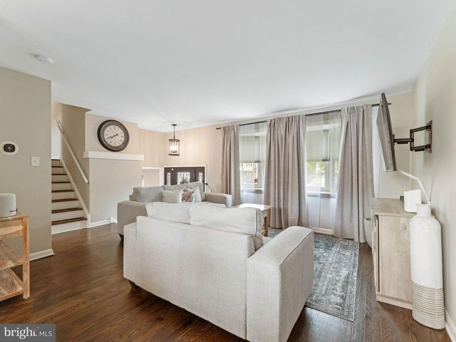 52 LONGWOOD DR, Stratford, NJ 08084