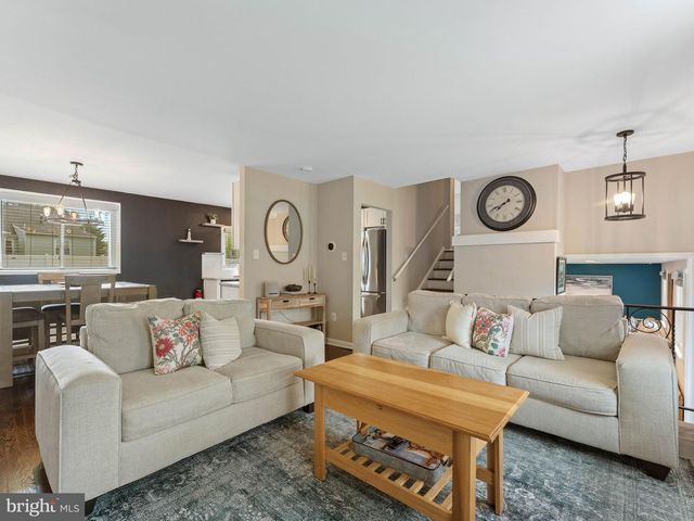 52 LONGWOOD DR, Stratford, NJ 08084