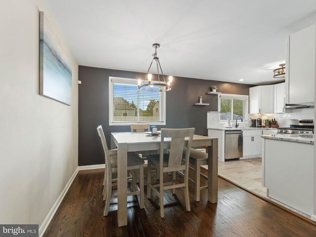 52 LONGWOOD DR, Stratford, NJ 08084