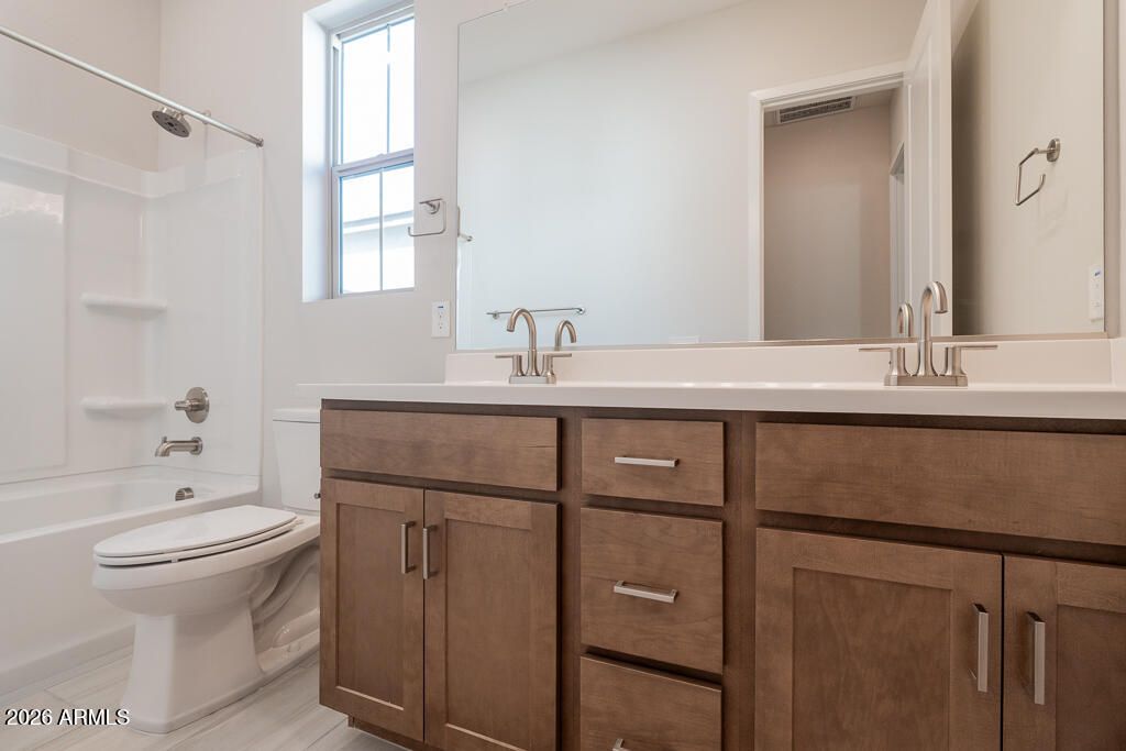 Image 9 of property listing at 5879 S RED ROCK Street, Gilbert, AZ 85298