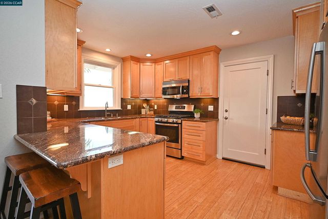 1013 Pleasant Valley Dr, Pleasant Hill, CA 94523