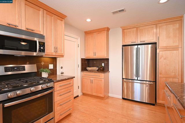 1013 Pleasant Valley Dr, Pleasant Hill, CA 94523