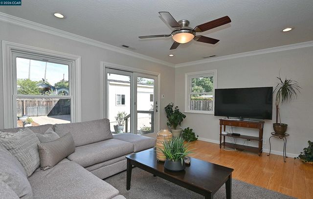 1013 Pleasant Valley Dr, Pleasant Hill, CA 94523