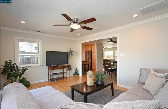 1013 Pleasant Valley Dr, Pleasant Hill, CA 94523