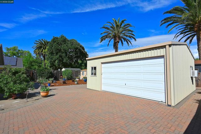 1013 Pleasant Valley Dr, Pleasant Hill, CA 94523