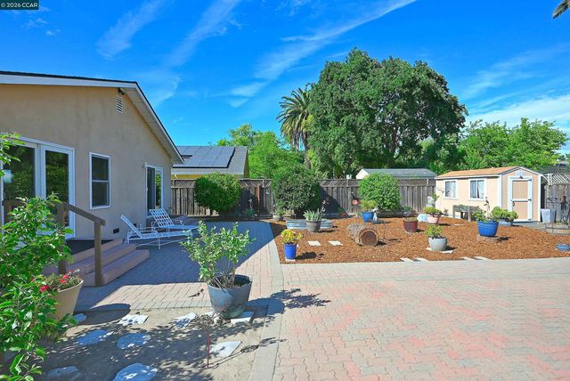 1013 Pleasant Valley Dr, Pleasant Hill, CA 94523