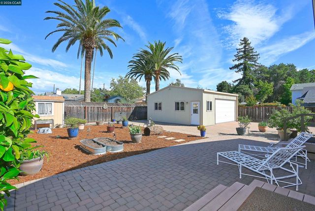 1013 Pleasant Valley Dr, Pleasant Hill, CA 94523