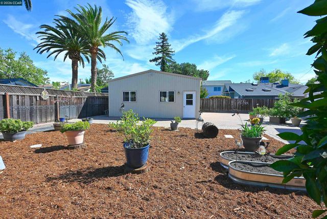 1013 Pleasant Valley Dr, Pleasant Hill, CA 94523