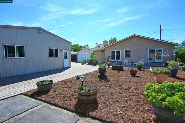 1013 Pleasant Valley Dr, Pleasant Hill, CA 94523