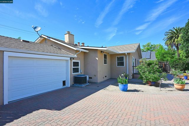1013 Pleasant Valley Dr, Pleasant Hill, CA 94523