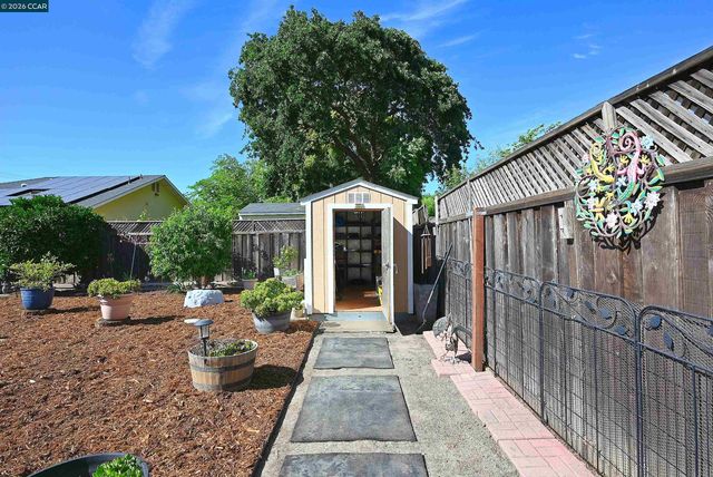 1013 Pleasant Valley Dr, Pleasant Hill, CA 94523