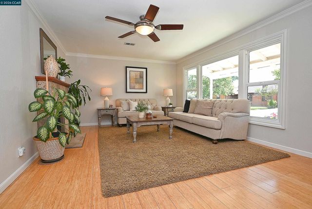 1013 Pleasant Valley Dr, Pleasant Hill, CA 94523