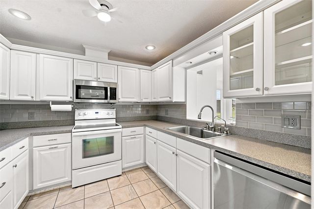 1811 MILFORD CIRCLE, Sun City Center, FL 33573