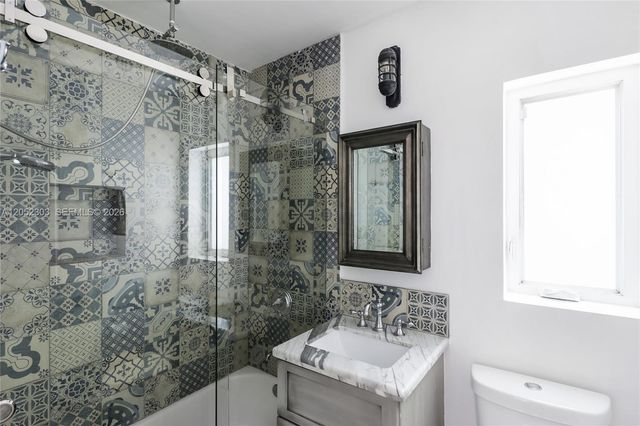 583 W 49th St, Miami Beach, FL 33140