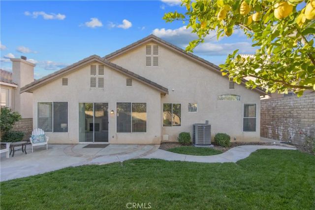21665 Canyon Heights Circle, Saugus, CA 91390