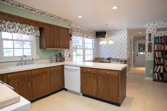 8600 S 12th Street, Portage, MI 49024